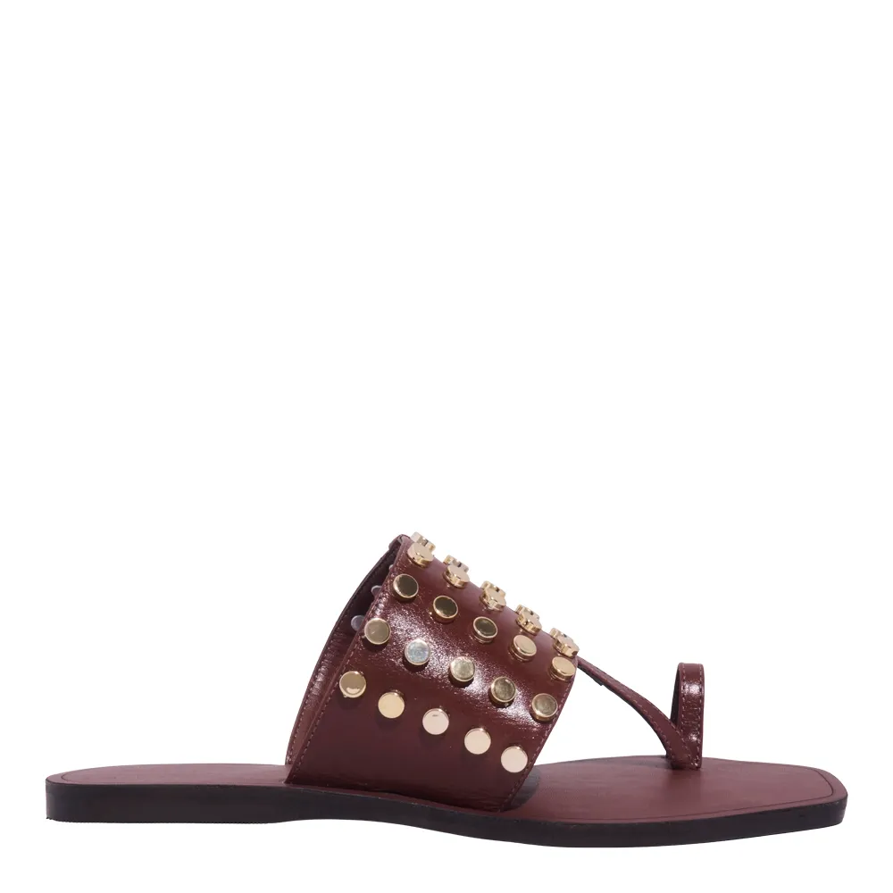 Rasteira de Dedo Couro Confort Marrom Dark Bico Quadrado Tachas