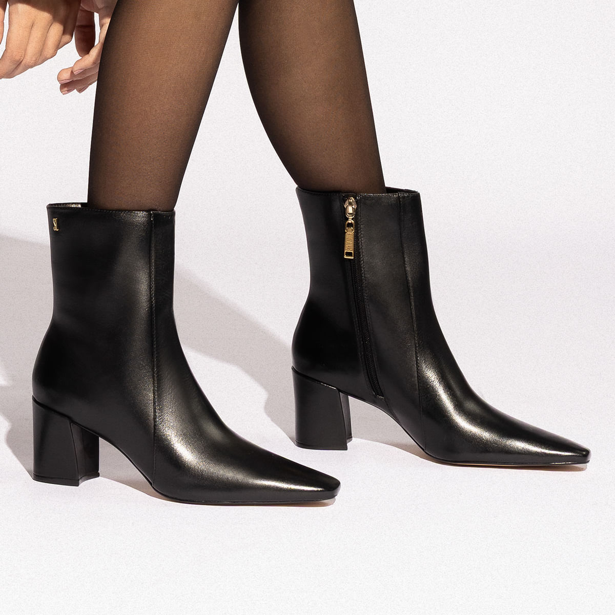 Bota Couro Cano Médio Preto Salto Bloco