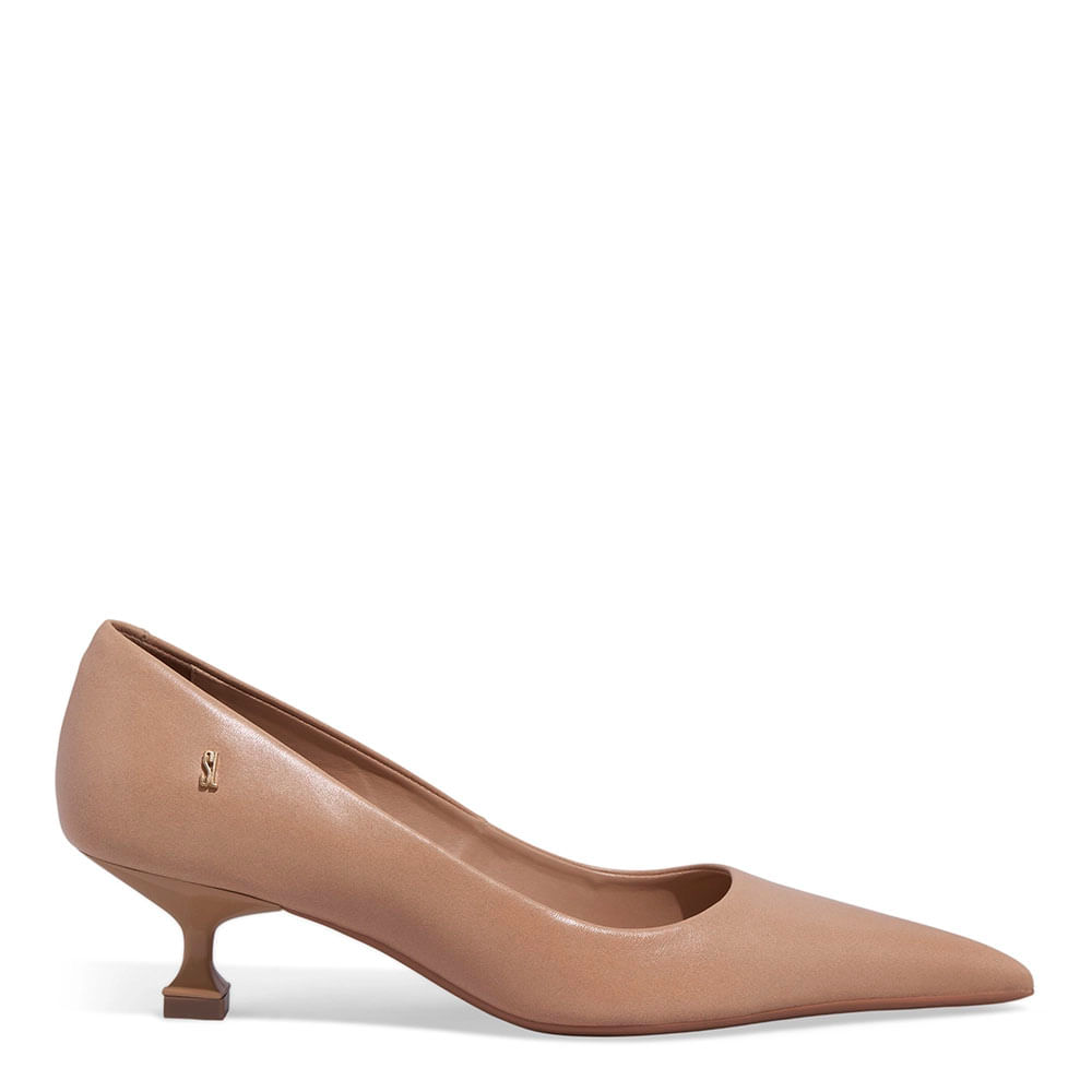 Scarpin Couro Soft Bico Fino Salto Baixo Taça Bege
