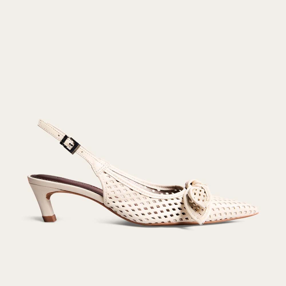 Scarpin Slingback Couro Vazado Laço Off White