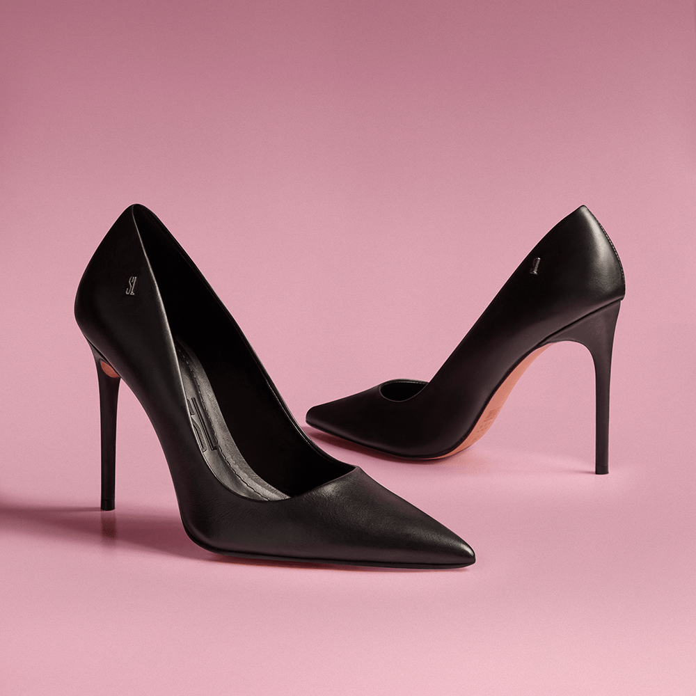 Scarpin Couro Bico Fino Salto Alto Preto